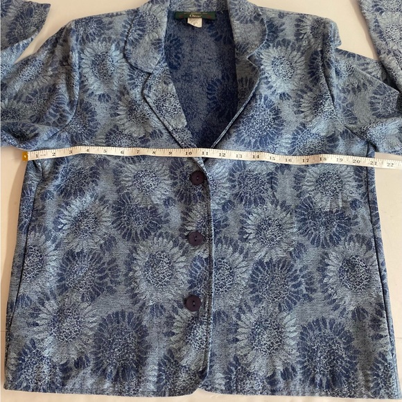 Vintage Orvis Blue Floral Jacket.Made in U.S.A. Size Small.Excellent Condition. - Picture 4 of 7